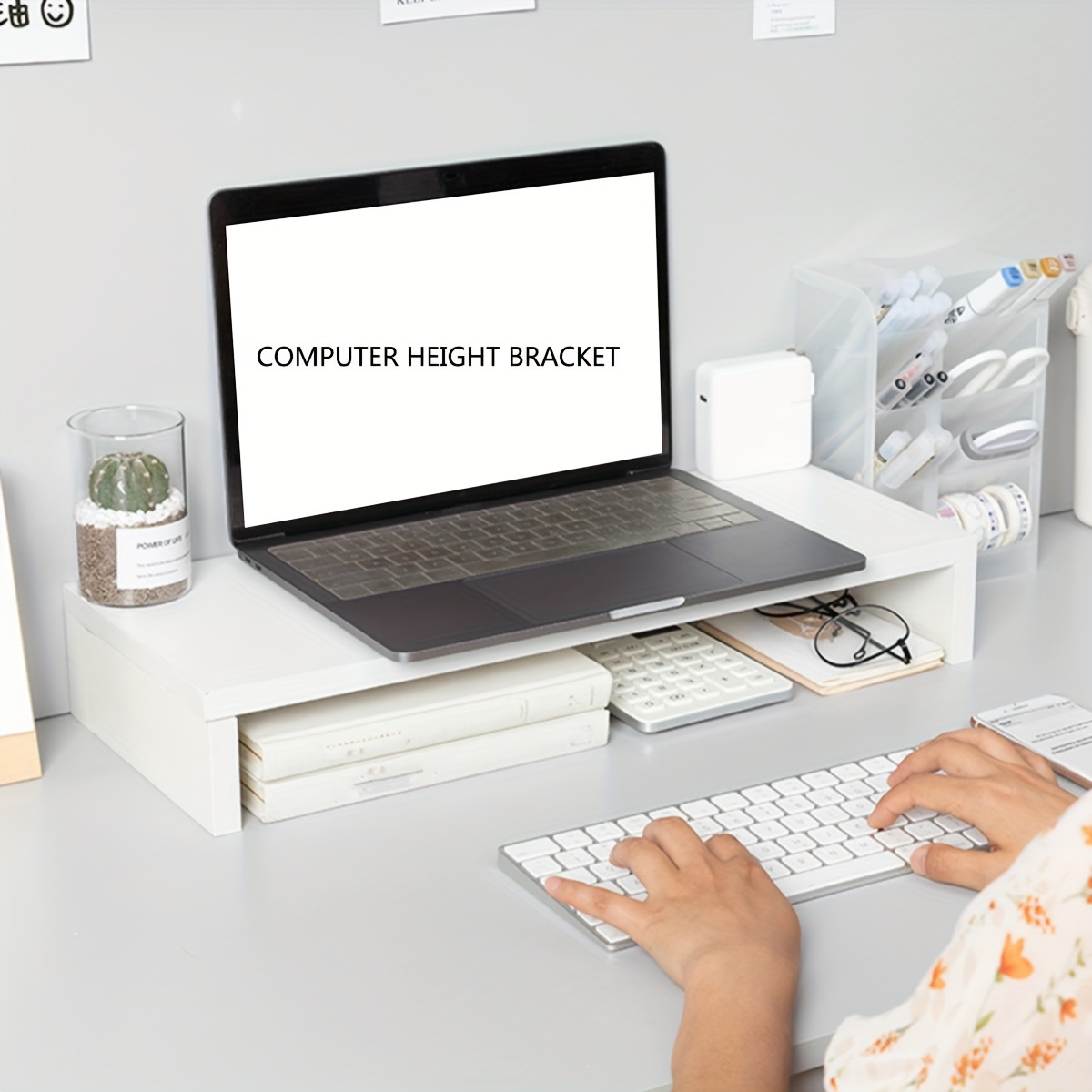Minimalist White MDF Monitor R - Desk Setup Accessories recension och pris